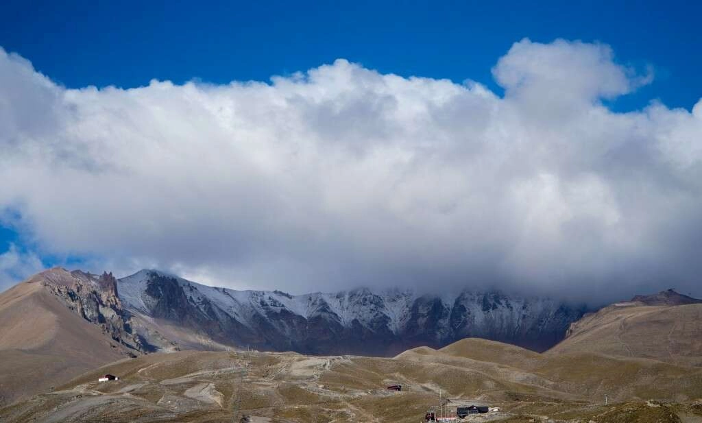 Erciyes'in zirvesi beyaz örtüyle kaplandı