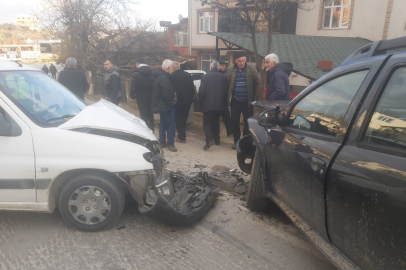 Bursa'da cenaze dönüşü feci kaza! Kafa kafaya çarpıştılar...