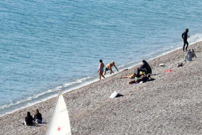 Antalya'da ocak ortasında denize girdiler