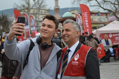 Zafer Partisi'nden Bursalı öğrencilere çağrı: Biletinizi iktidar partisine aldırıp bize oy verin!