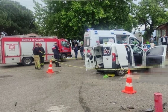 Bursa'da feci kaza: 3 ölü, 4 yaralı