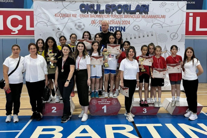 Bursa'da Osmangazili badmintonculardan Türkiye şampiyonluğu