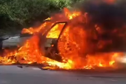 Bursa Misi Köyü'nde otomobil alev alev yandı!