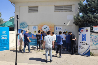 Bursa'da mesajlarını grafiti çalışması ile verdiler