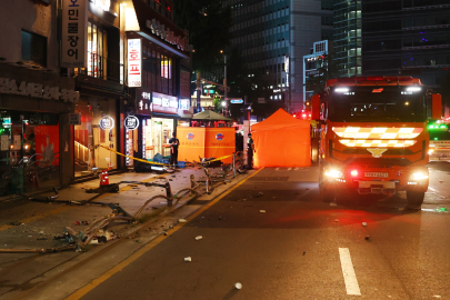 Güney Kore’de araç yayaların arasında daldı: 9 ölü