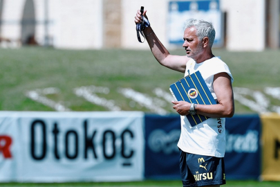 Jose Mourinho Fenerbahçe'de 6 futbolcunun biletini kesti