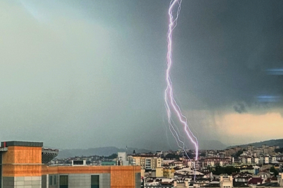 Bursa elektriklendi! Muhteşem yıldırım görüntüsü...