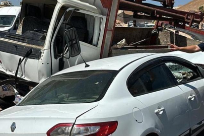 Adıyaman'da korkunç kaza! Kamyonetle otomobil çarpıştı: 1 ölü, 3 yaralı