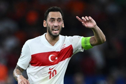 Hakan Çalhanoğlu, maçın birinci saniyesinde rekora ortak oldu!