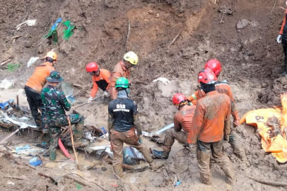 Endonezya'da altın madeninde toprak kayması: 10 ölü