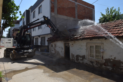 Bursa Yıldırım'da riskli durumdaki yapılar yıkılıyor