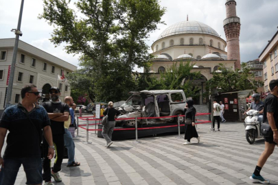 Bursa'da 15 Temmuz'da tankın ezdiği araç 15 Temmuz Demokrasi Meydanı'nda sergileniyor