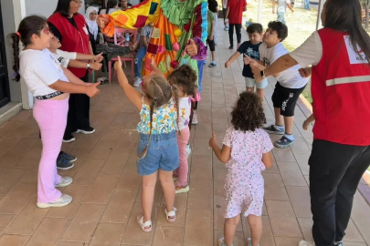 Kızılay, Hatay’da yetim çocukları sevindirdi