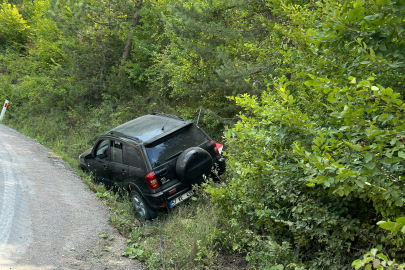 Sinop'ta kontrolden çıkan cip şarampole düştü