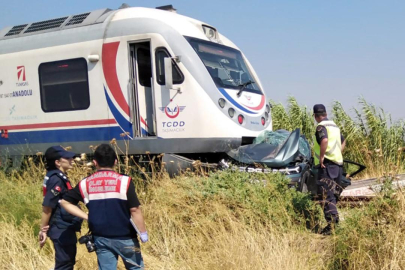 İzmir'de hemzemin geçitte feci kaza: 3 ölü