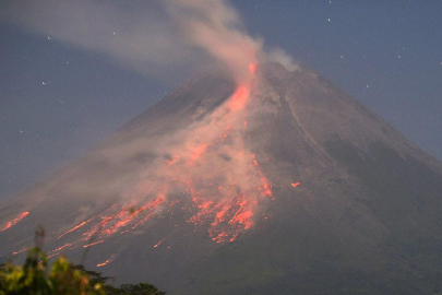 Merapi Yanardağı'nda volkanik hareketlilik sürüyor