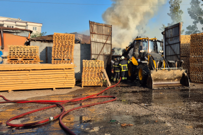 Samsun'da kereste fabrikasında korkutan yangın