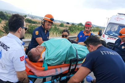 Bolu'da kontrolden çıkan kamyonet otoyolda devrildi