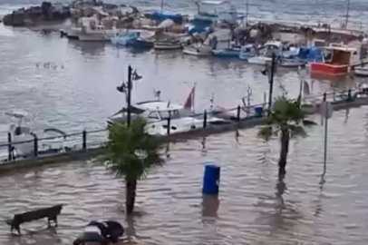 Bursa’da sağanak yağış yolları göle çevirdi!