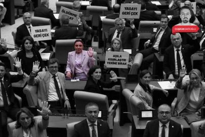 CHP Bursa Milletvekili Kayışoğlu'ndan ‘kanlı eldiven’li protesto!