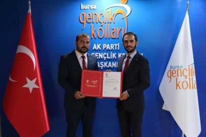 AK Parti’de Bursa'da dikkat çeken istifa! "Haklarınızı helal edin"