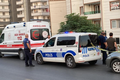 Mersin'de kaldırımda ceset bulundu