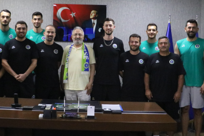 Bursa Büyükşehir Belediyespor Voleybol Takım'ında toplu imza töreni