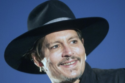 Johnny Depp yeni imajıyla şaşkınlık yarattı