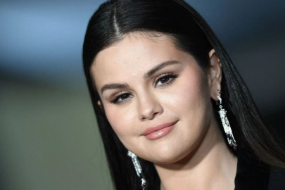 Selena Gomez resmen milyarder oldu!