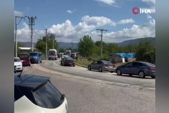 Bursa'da 2 otomobil kafa kafaya çarpıştı! Çok sayıda yaralı var