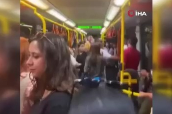 Bursa metrosunda yer verme kavgası!