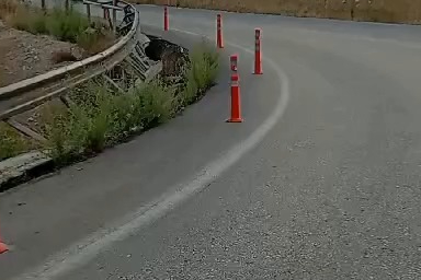 Bursa'da belediye otobüsü uçuruma düşmekten son anda kurtuldu! Çökmelerin yaşandığı yol...