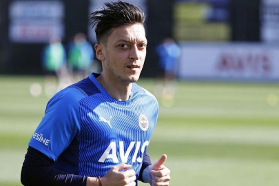 Mesut Özil, TFF 1. Lig ekibi Ümraniyespor ile anlaştı