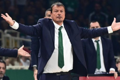 Panathinaikos'ta Ergin Ataman adeta çılgına döndü! Skandal pankartı görünce...