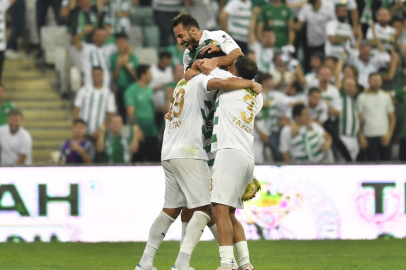 Bursaspor'da Plevne galibiyetinin primleri ödendi!