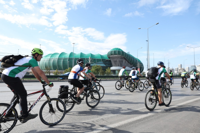 Bursa'da sporseverler yeşile pedalladı