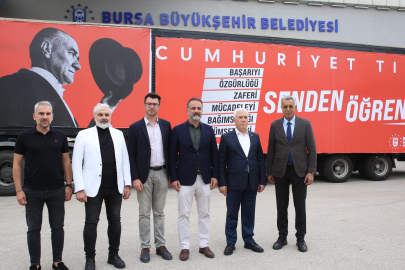 Cumhuriyet Tırı 29 Ekim coşkusunu Bursa'ya yayıyor