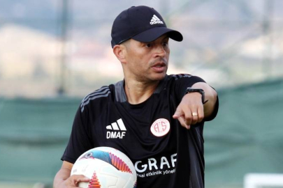 Antalyaspor, Alex de Souza'yı gönderiyor