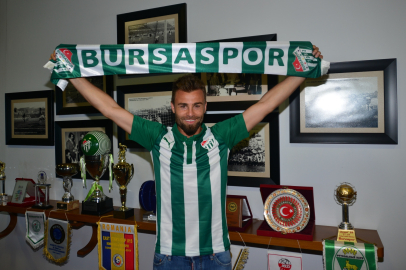 Bursaspor eski oyuncusu futbolu bıraktı!