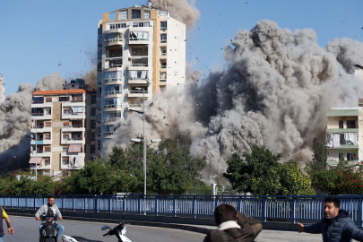 İsrail’in Lübnan’da vurduğu bina yerle bir oldu