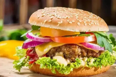 Dünyaca ünlü fast-food zincirlerinde E. Coli paniği!  Menülerden çıkartılıyor...