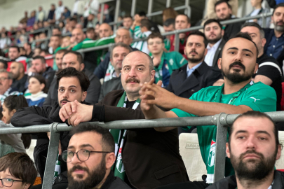 AK Parti Bursa Milletvekili Varank, Bursaspor maçını taraftarla izledi