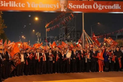 Bursa'da büyük Cumhuriyet yürüyüşü düzenlendi!