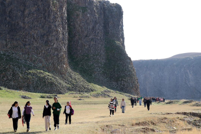 Ağrı'da tarihi ve doğal güzellikler turistlerin rotasında