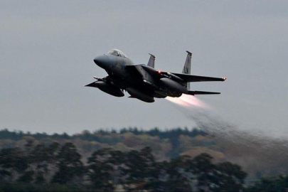 MiG-29 savaş uçağı düştü! Pilot kendini zor fırlattı