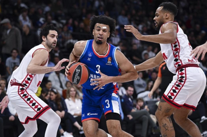 Anadolu Efes son çeyrekte yıkıldı!