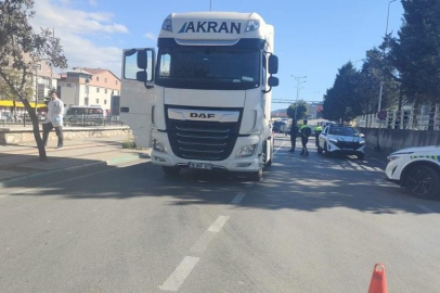 Bursa'da tırın çarptığı genç hayatını kaybetti