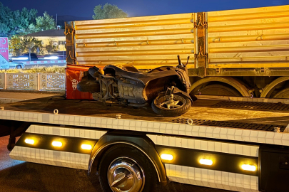 Burdur'da hafif ticari araç ile çarpışan motosikletli kurye yaşamını yitirdi