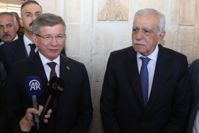 Davutoğlu ve Ahmet Türk Mardin'de bir araya geldi