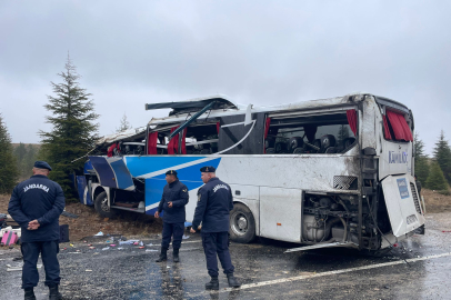 Alanya-Bursa seferini yapan otobüs devrildi! Ölü ve yaralılar var